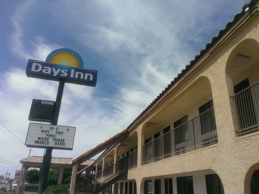 Days Inn By Wyndham Kingman East Exterior photo